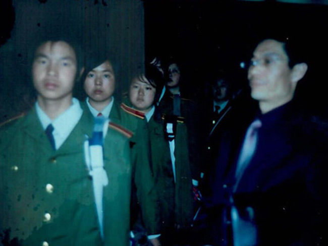 中国人民解放军汉中军需工业学校毕业生工作安置上岗前合影留念-(11)