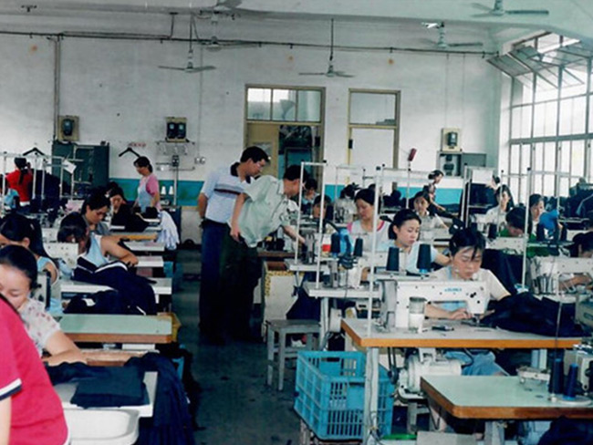 王仕军校长指导我校服装设计与工艺专业学员进行生产教学实习-(10)